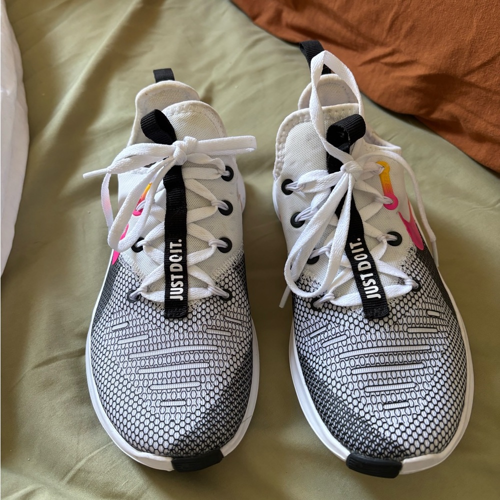 Women’s Nike shoe size 5.5